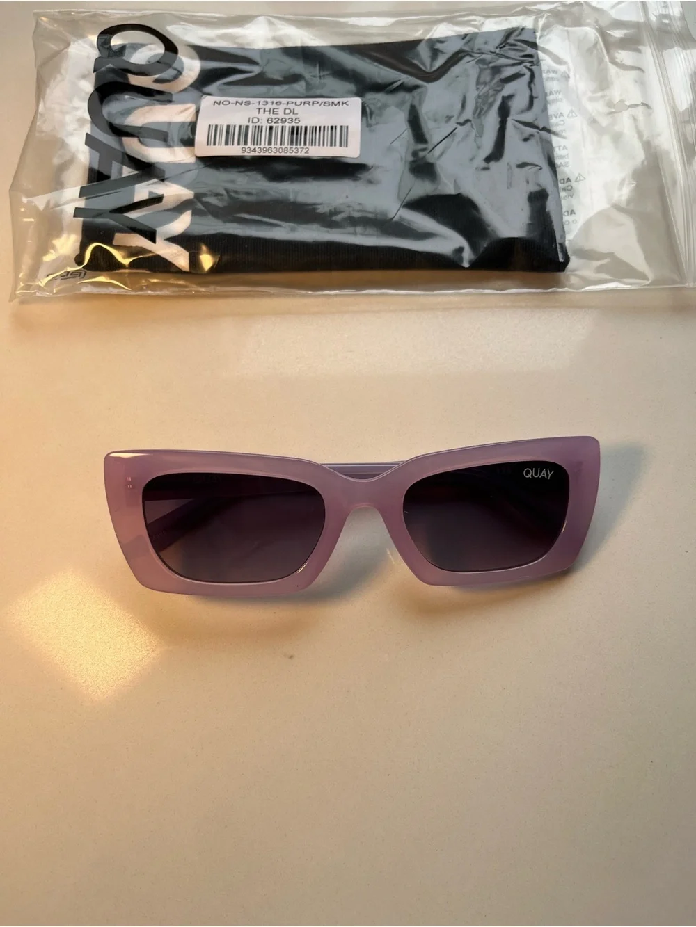 QUAY The DL sunglasses -  Pastel Purple Lilac frame / smoke lens - NWT